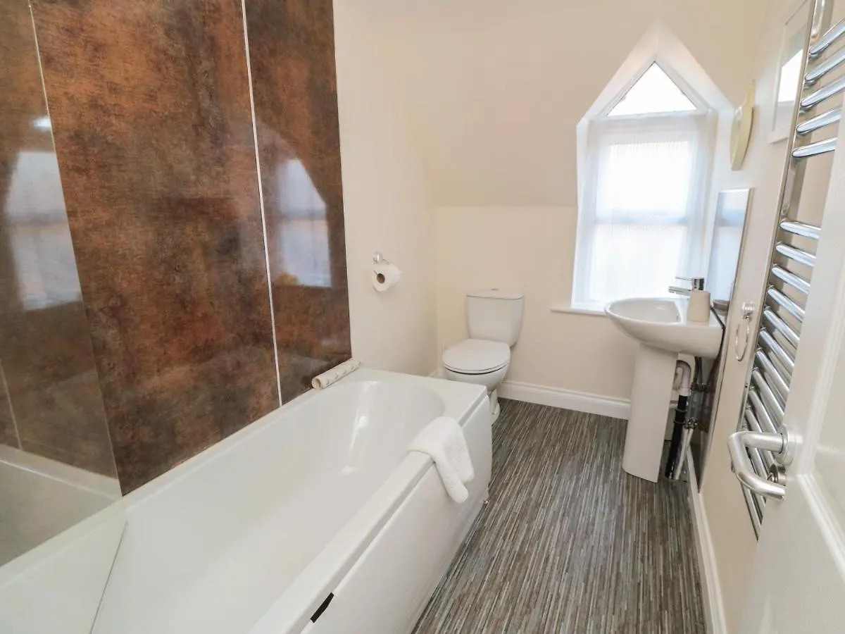 Carisbrooke House, Apartment 6 Scarborough